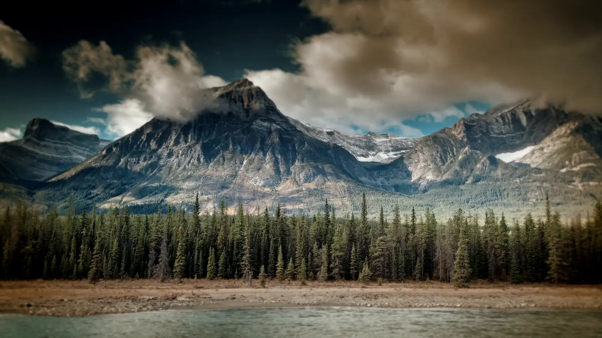 Darkened edges frame the mountains